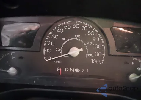 2003 Lincoln Town Car Signature from USA, damaged, VIN 1LNHM82W83Y625335